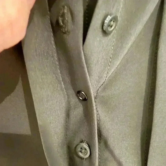 Modern Ambition  - Esteem Relaxed Dress Shirt - Size Medium - Picture 3 of 12